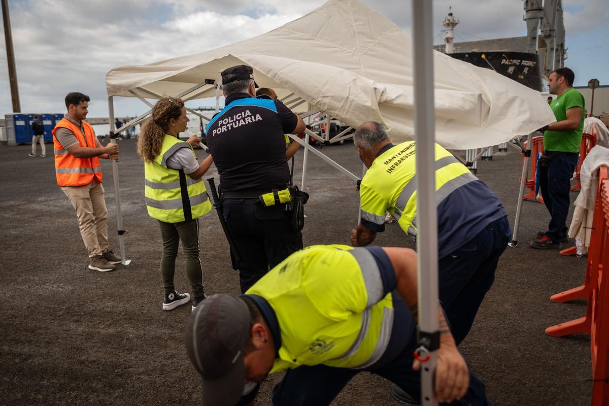 Preparativos en el puerto de Granadilla, en el sur de Tenerife, ante la llegada del crucero 'Hondius', afectado por hantavirus