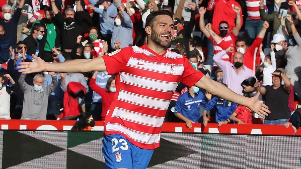 Jorge Molina celebrando un gol con el Granada