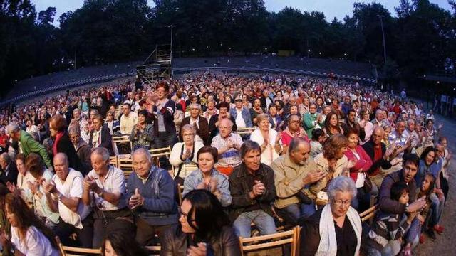 Público asistente al concierto de ayer en Castrelos.