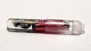 Un xip implantable sota la pell.