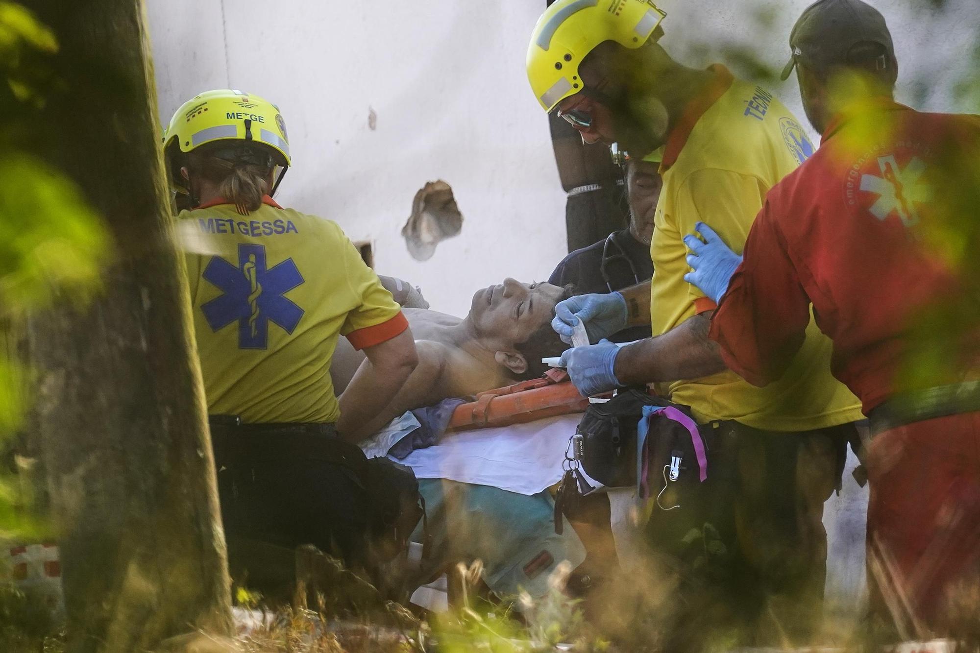 The moment of the worker's rescue in Caldes de Malavella