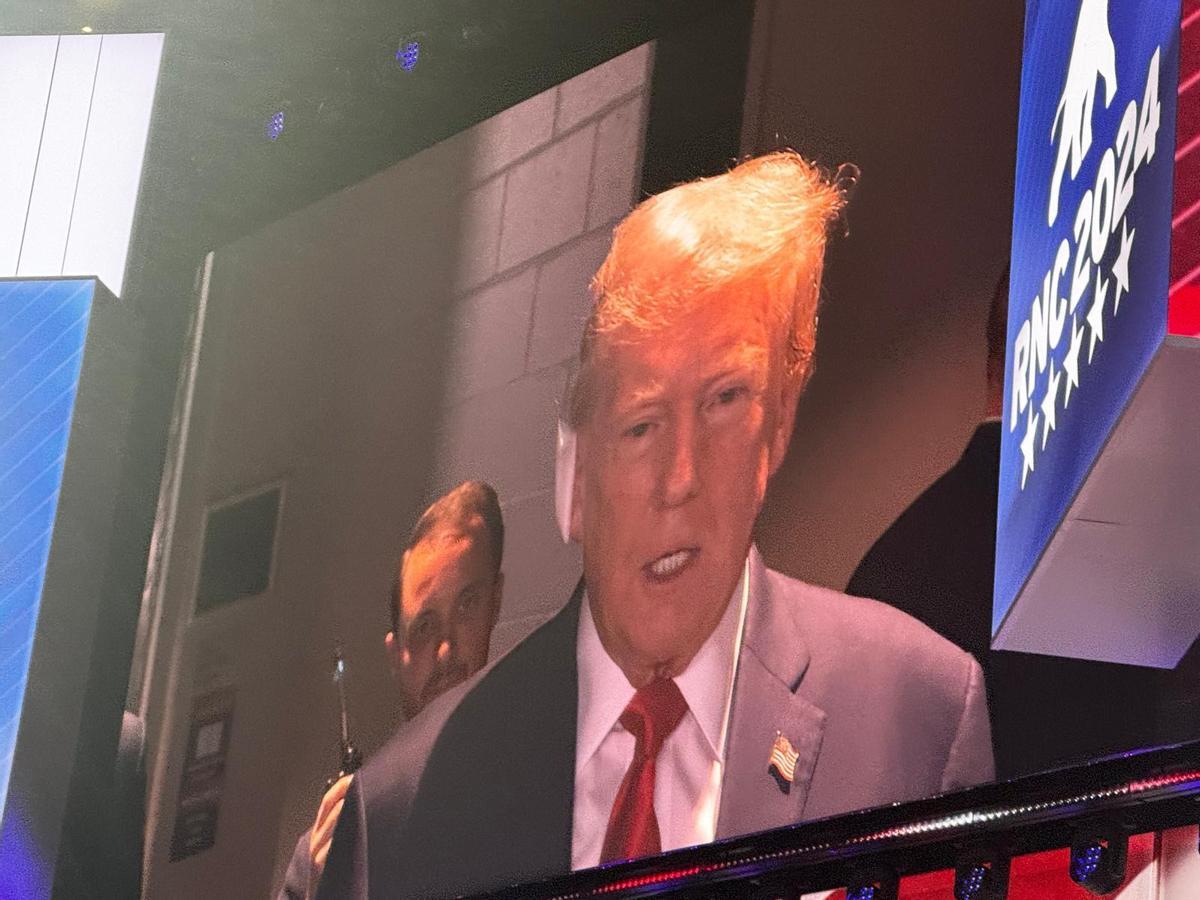 Donald Trump llega a la convención republicana en Milwaukee