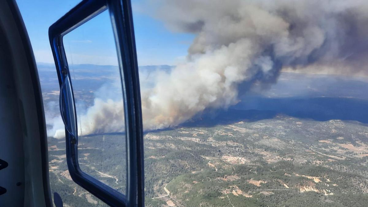 Las imágenes del incendio forestal en Villanueva de Viver.