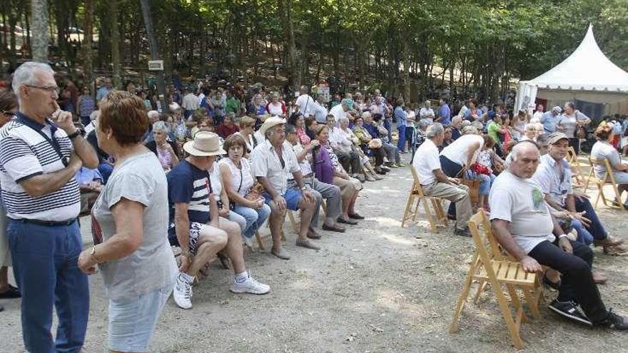 Público en los conciertos matinales en el monte. // Alba Villar