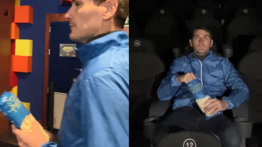 Iker Casillas revoluciona las redes llevando al cine una bolsa de patatas paja de Hacendado