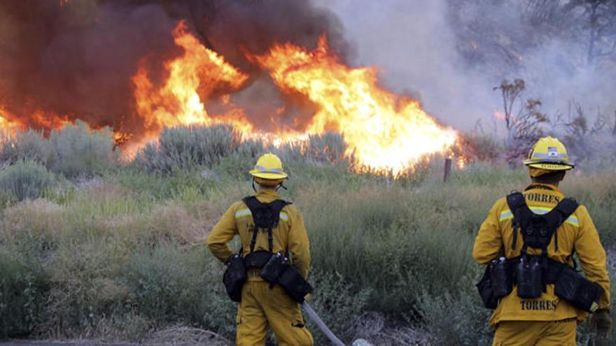 Los incendios en California obligan a evacuar a 80.000 personas