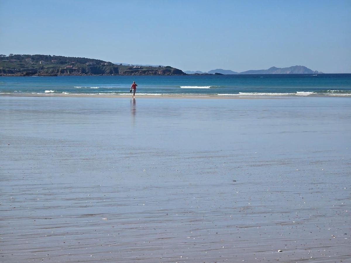 La radiante imagen que ofreció estos días la playa de A Lanzada, durante la llamativa bajamar.