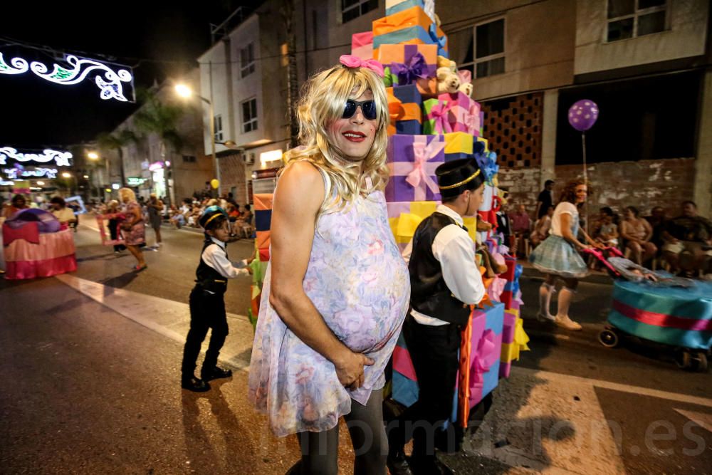 El municipio celebró su llamativa Gran Cabalgata de Disfraces dentro de los actos de las Fiestas de Agosto en honor a la Virgen de la Asunción