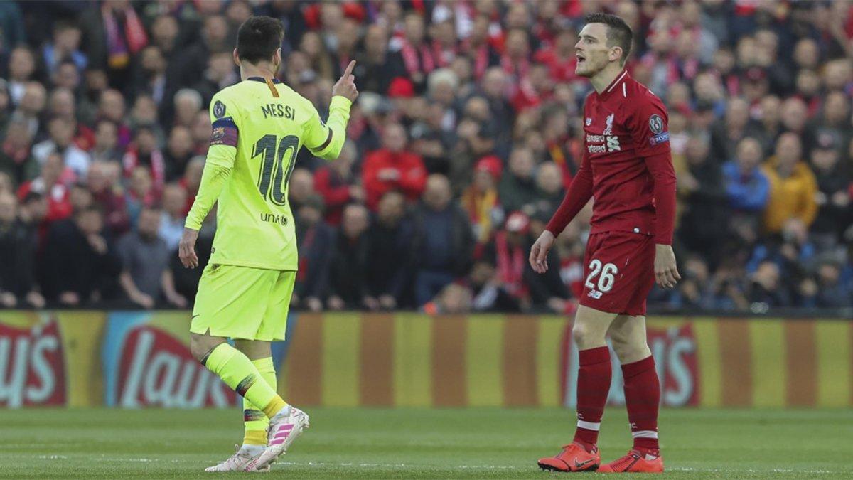 Leo messi y Andrew Robertson durante el Liverpool-Barça de la Champions 2018/19