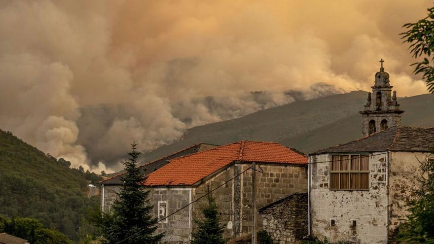 El fuego avanza sin control en Ourense con más de 1.500 hectáreas calcinadas en un día