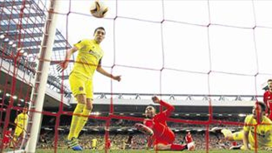 El Liverpool y el árbitro dejan ‘KO’ al Villarreal
