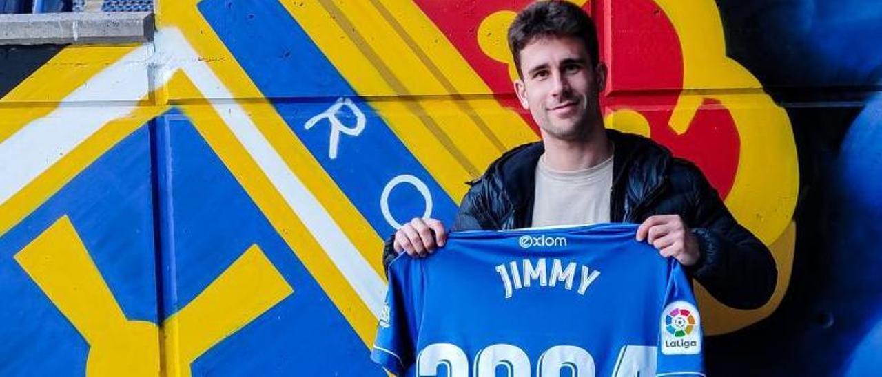 Jimmy, con la camiseta con la que se anunció su renovación. | Real Oviedo