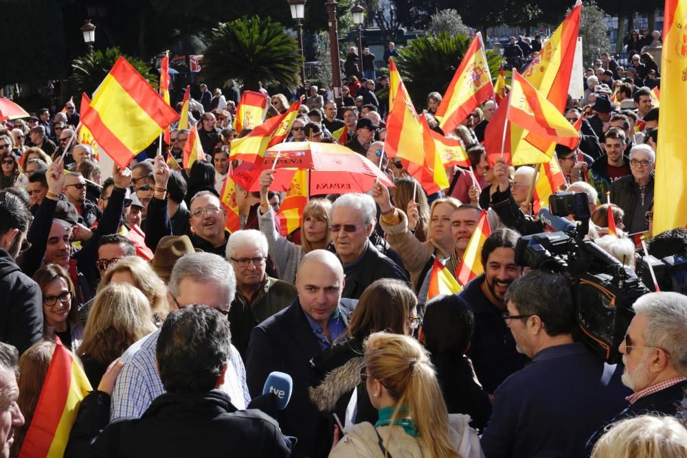 Más de 2.000 personas claman por "la unidad de España" frente al Ayuntamiento de Murcia