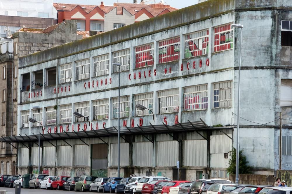 Los animalistas acudieron a rescatar a los gatos antes de que comenzasen las obras de derribo