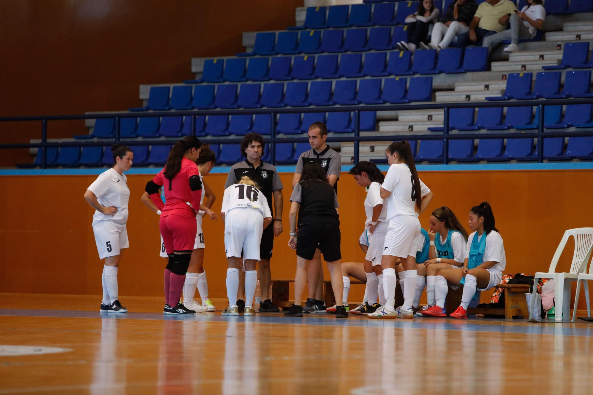 Partido entre la Peña Deportiva y el CFS Les Glòries de fútbol sala femenino.