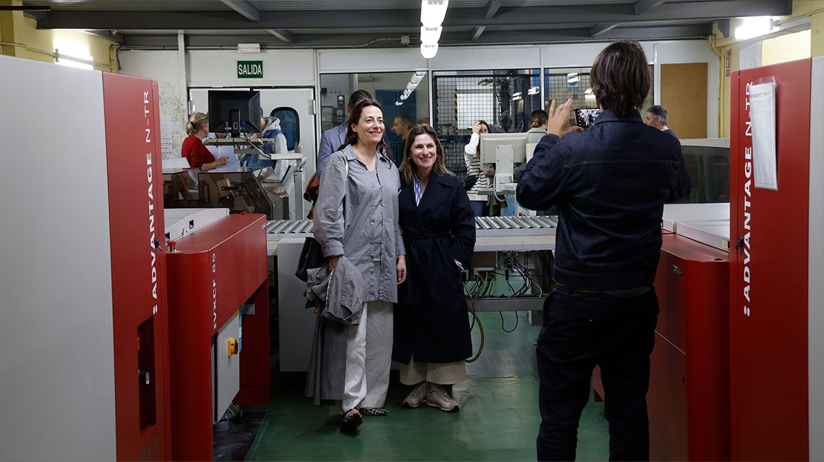 Los ejemplares de la octava edición del FARO DA ESCOLA se materializan en papel