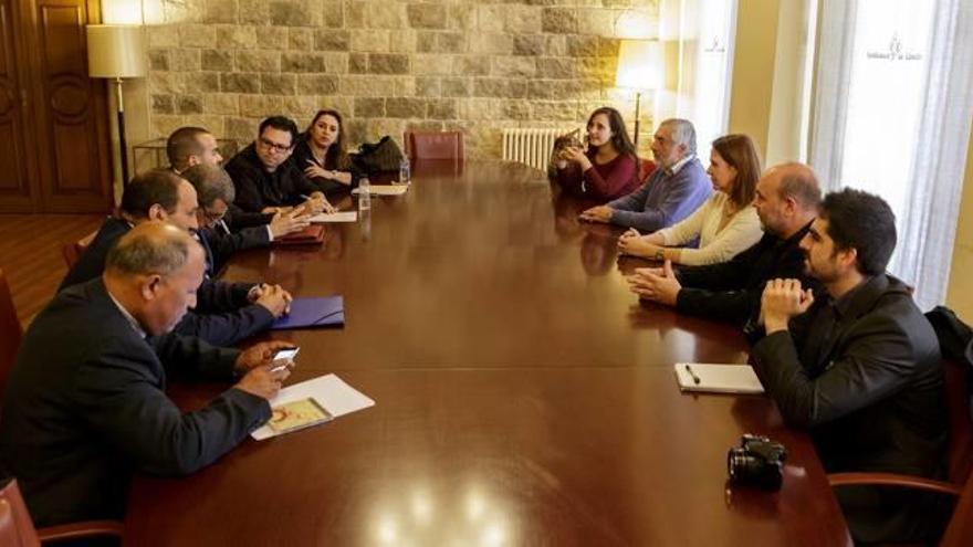 La delegació marroquina amb els representants gironins.