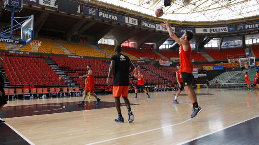 El balón ya bota a la espera de Claver