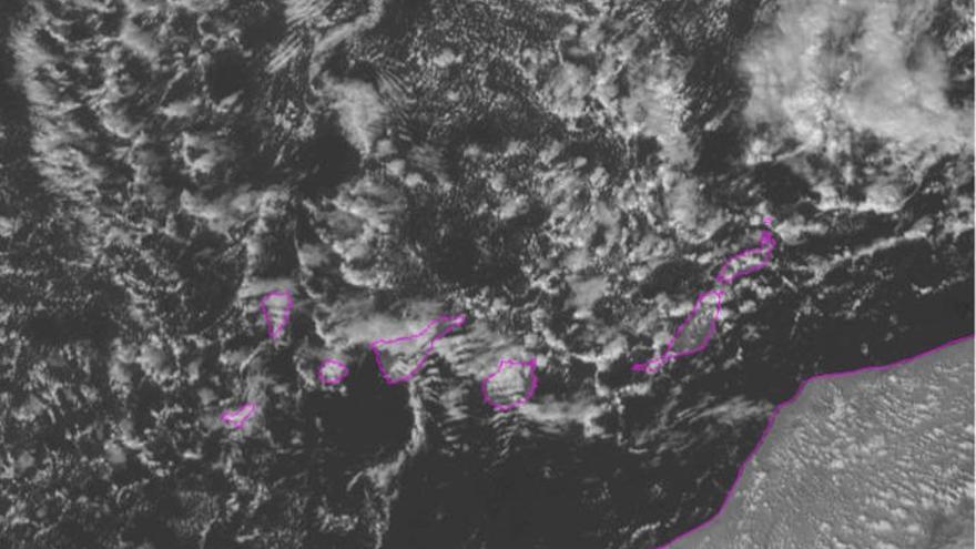 Imagen de satélite con la nubosidad que afecta a Canarias.