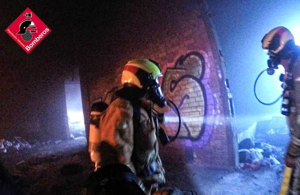 Incendio en una nave en los alrededores de la Universidad de Alicante