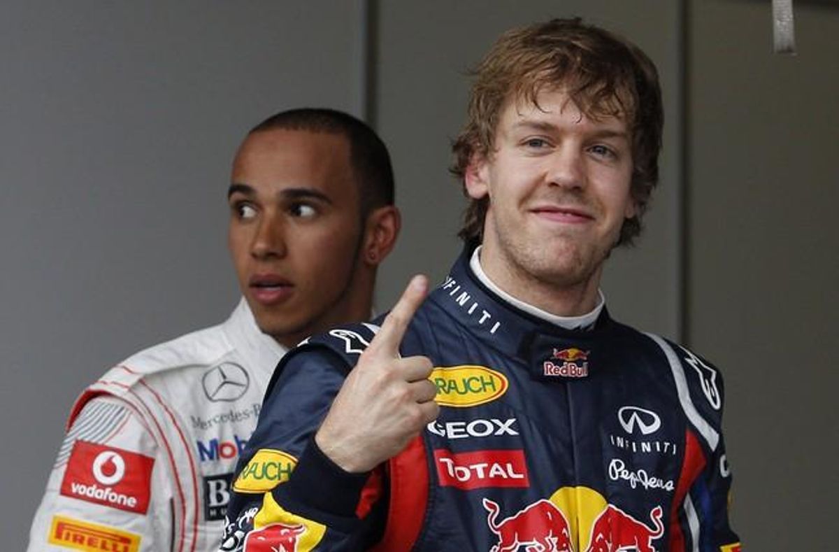 El pilot Red Bull Sebastian Vettel, que ha quedat primer a la classificació del Gran Premi d’Austràlia, amb Lewis Hamilton, que ha quedat segon. El pilot Red Bull Sebastian Vettel, que ha quedat primer a la classificació del Gran Premi d’Austràlia, amb Lewis Hamilton, que ha quedat segon.