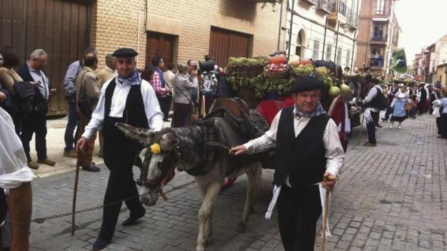 Desfile de carros durante la pasada edición de la Fiesta de la Vendimia de Toro.