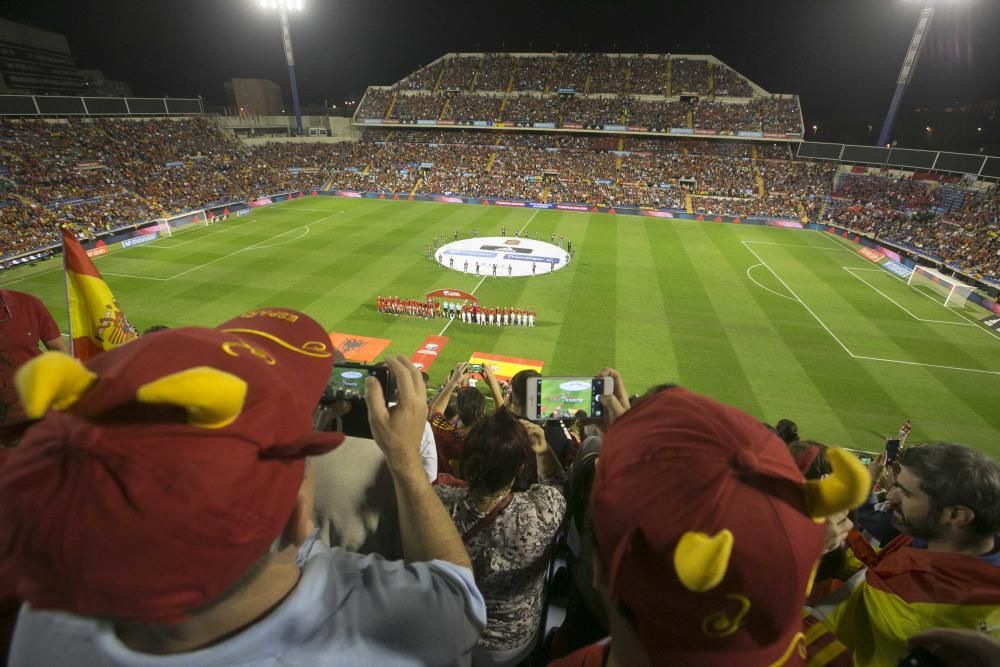 El Rico Pérez congregó a miles de aficionados que dieron aliento a la Roja