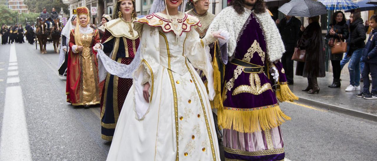 La procesión del bautizo de San Vicente Ferrer es uno de los actos más llamativos del día 22.