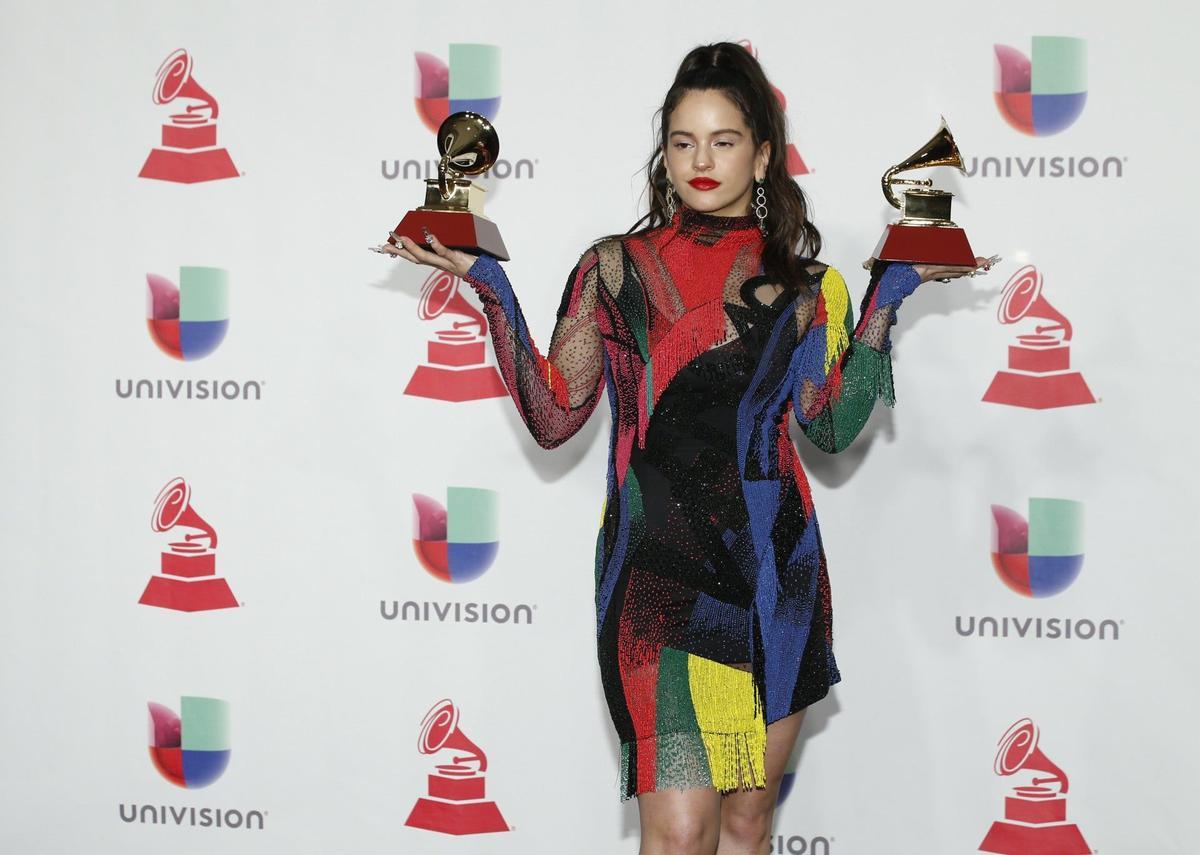 Rosalía con sus dos Grammy Latinos