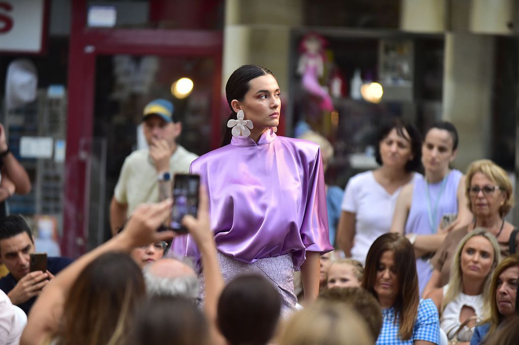 Desfile de moda en la plaza del Ayuntamiento de Cartagena