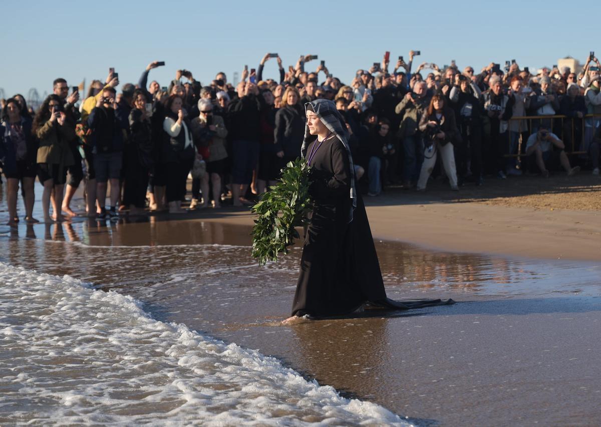 El encuentro de los cristos del Cabanyal estrenan el Viernes Santo de la Semana Santa Marinera de València