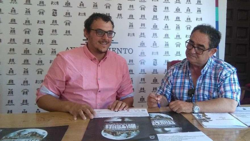 Tomás del Bien (izquierda) y el concejal de Fiestas, Juan Antonio Rodríguez, presentan la iniciativa.