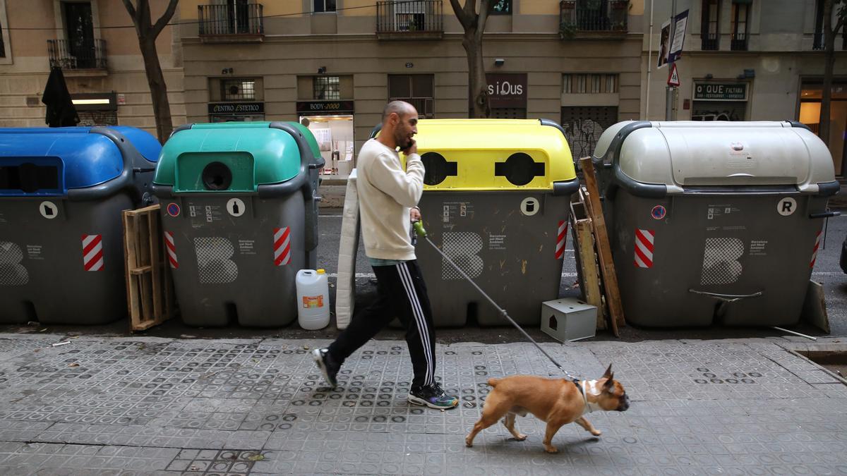 Modelos de los anteriores contenedores de Barcelona.