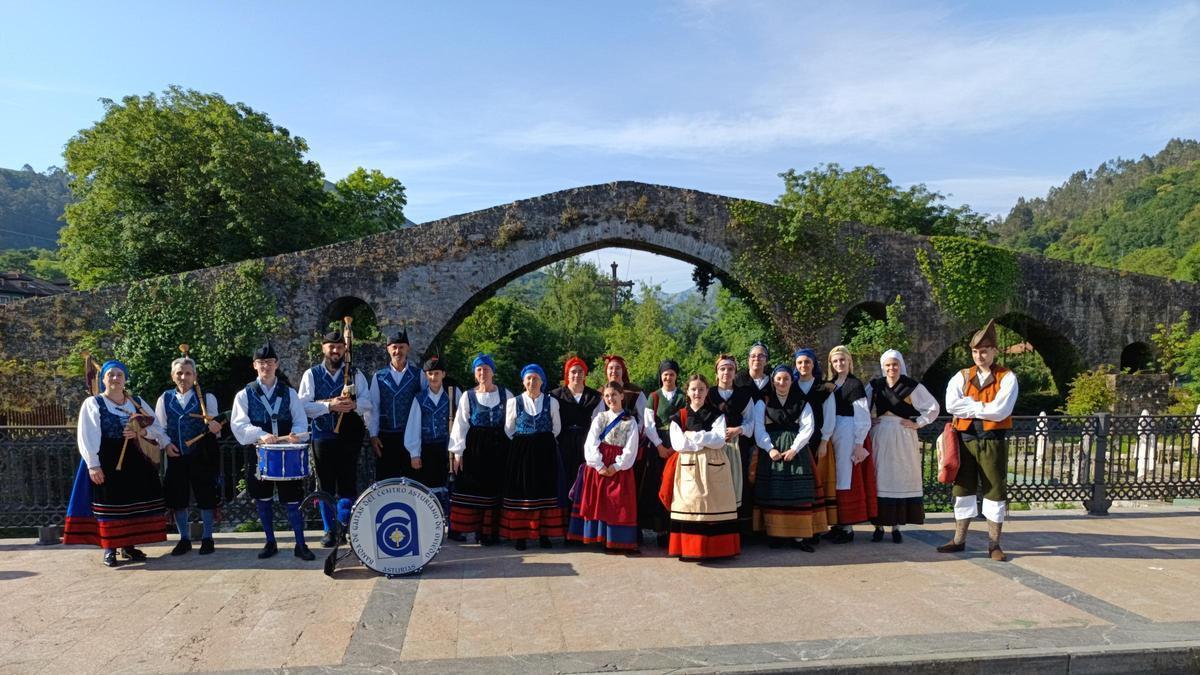 Marcha a pie del Centro Asturiano de Oviedo a Covadonga.