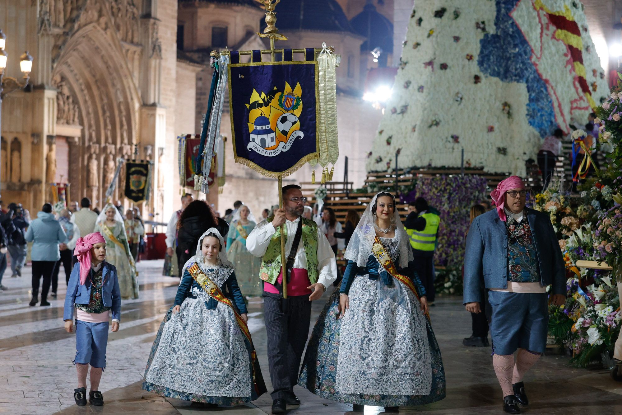 Las comisiones afectadas por la dana, ante la Virgen con crespones