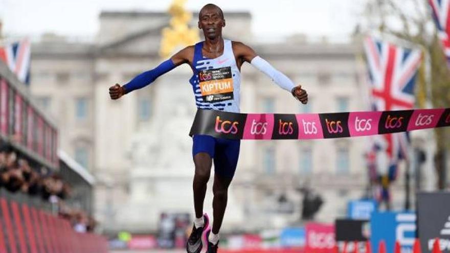 Kiptum pulveriza el récord del mundo de Kipchoge de maratón en Chicago