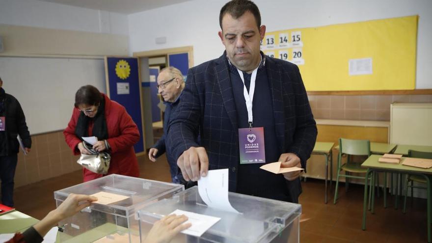 Alejandro Rodríguez vota en el Arias Gonzalo.