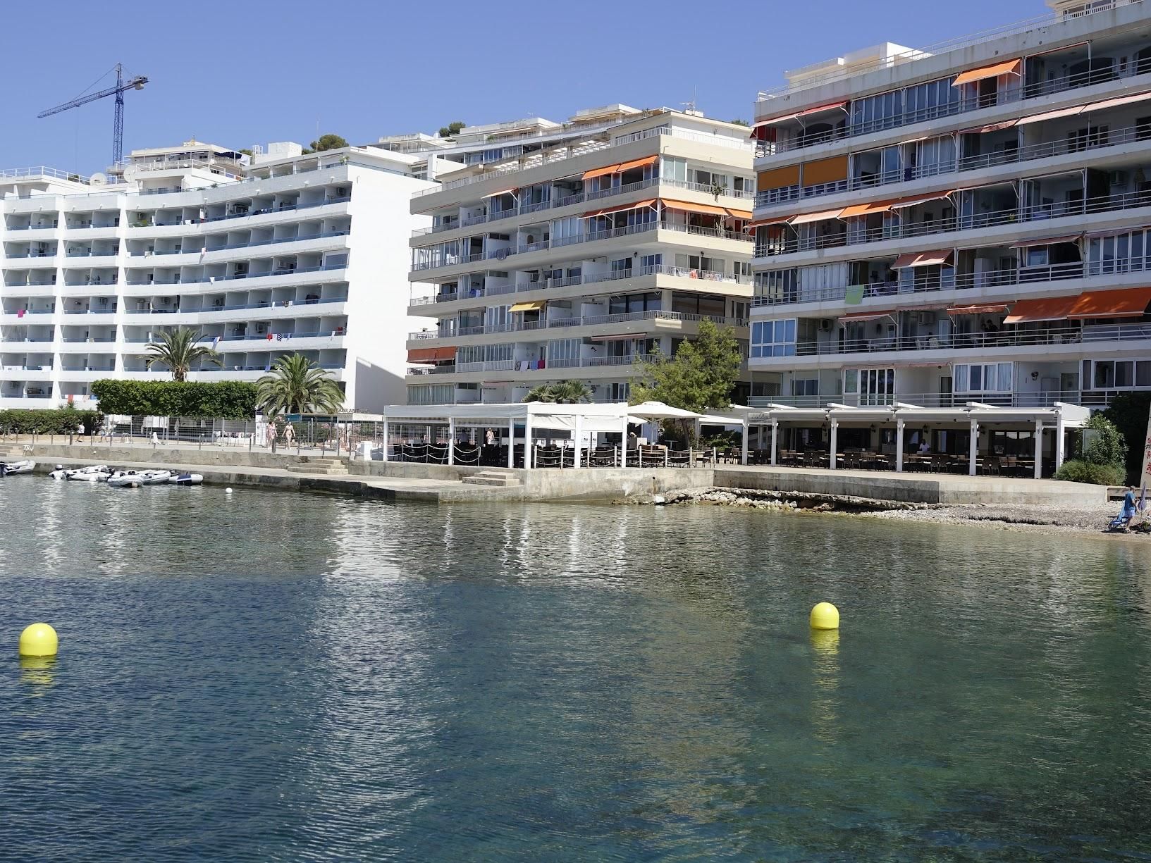 Un joven sufre una lesión medular al tirarse al mar en una zona poco profunda en Santa Ponça