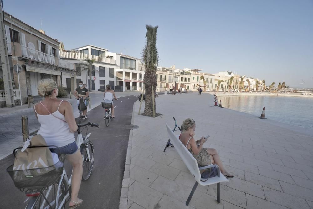 Los paseantes estrenan el nuevo espacio del Port Petit