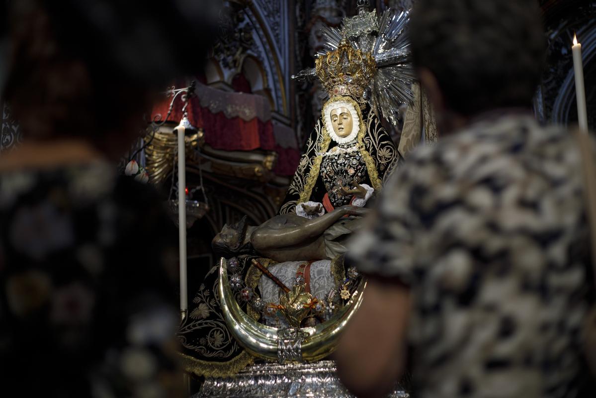 Veneración extraordinaria a la Virgen de las Angustias de Granada para pedir que llueva, este pasado 2 de mayo.