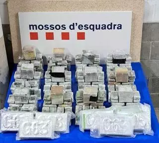 Dos detenidos en la intervención de 65 kilos de hachís y seis de cocaína que tenían previsto entregar en el Baix Llobregat