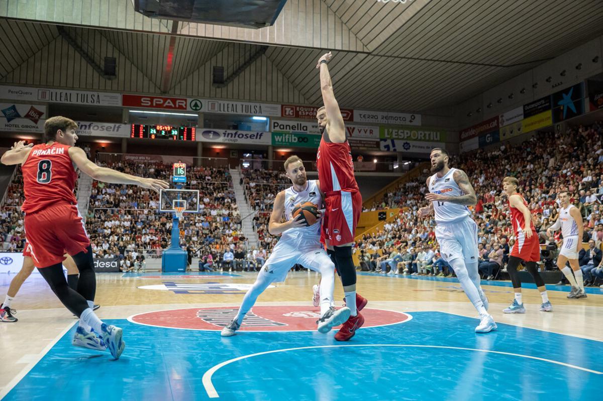 El Girona exigeix el màxim al Madrid en la seva estrena ACB