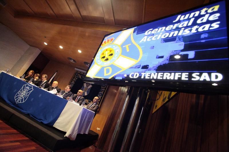 Junta genereal de accionistas del Tenerife  | 26/12/2019 | Fotógrafo: María Pisaca Gámez