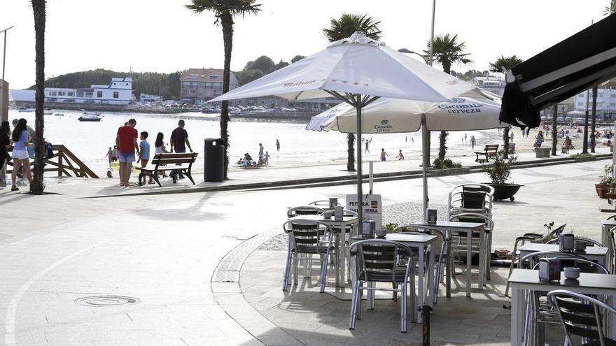 Una terraza en pleno paseo de Panxón. // Ricardo Grobas