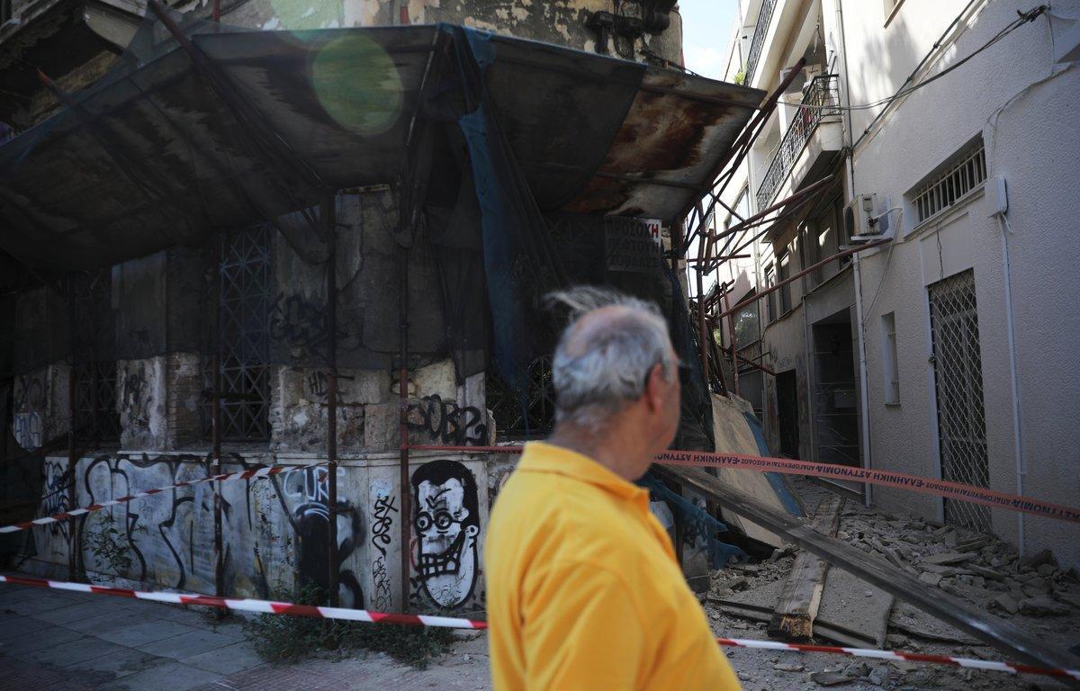 A man walks past damaged buildings in city’s downtown following an earthquake in Athens, Greece, July 19, 2019.  REUTERS/Alkis Konstantinidis