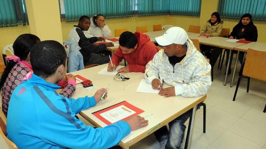 Curso de gallego para inmigrantes, en Ourense.