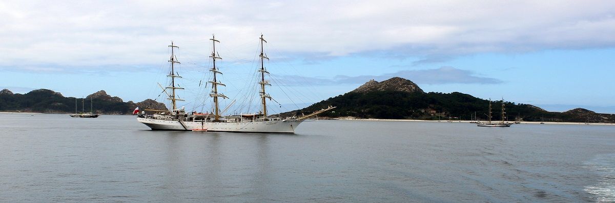 Los grandes veleros de la Tall Ships Races, al abrigo de Cíes