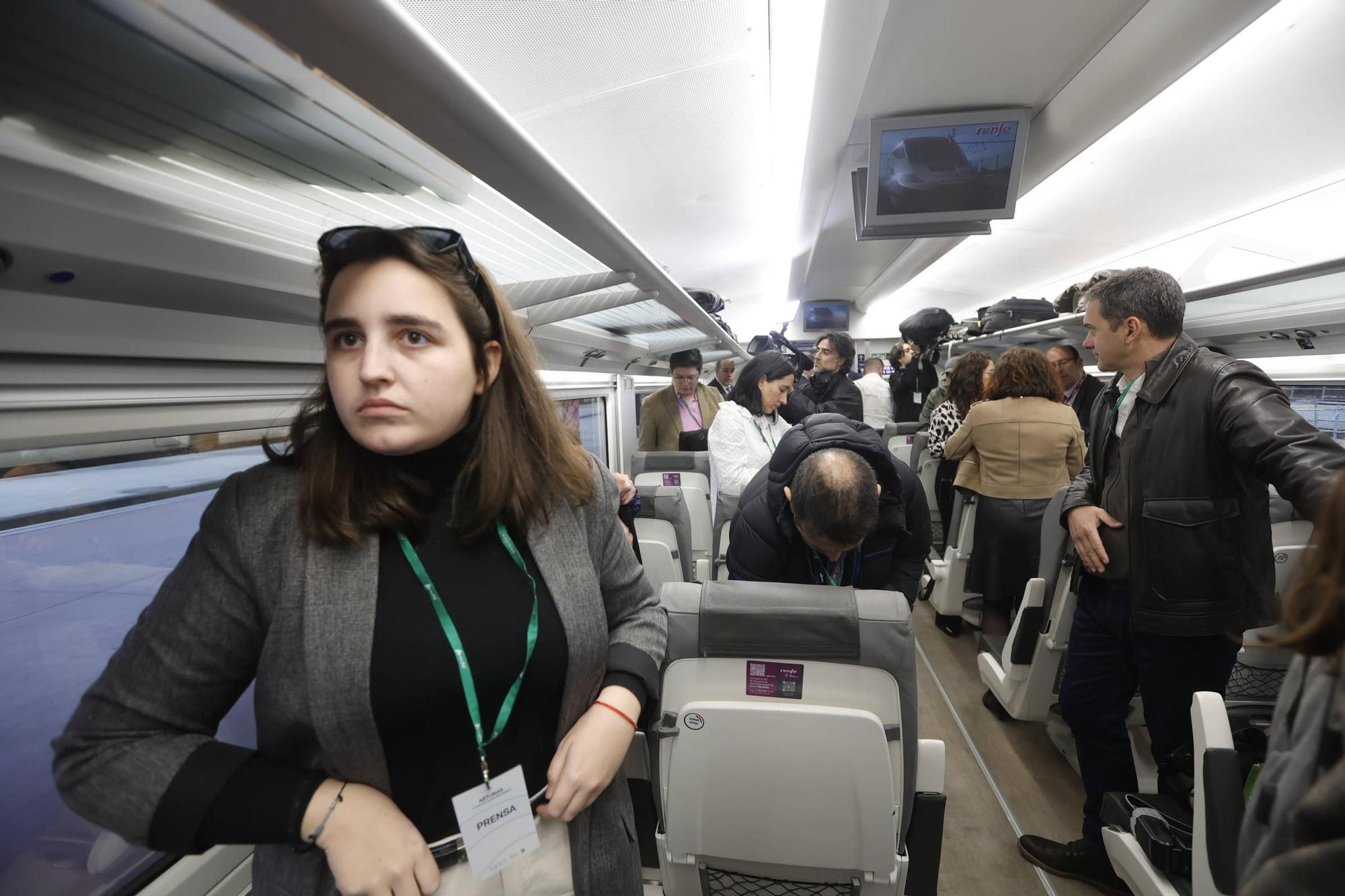 El AVE realiza su viaje inaugural de Madrid a Asturias