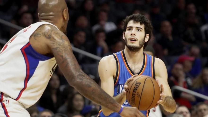 Àlex Abrines, de frente, en uno de sus partidos de esta temporada en la NBA.