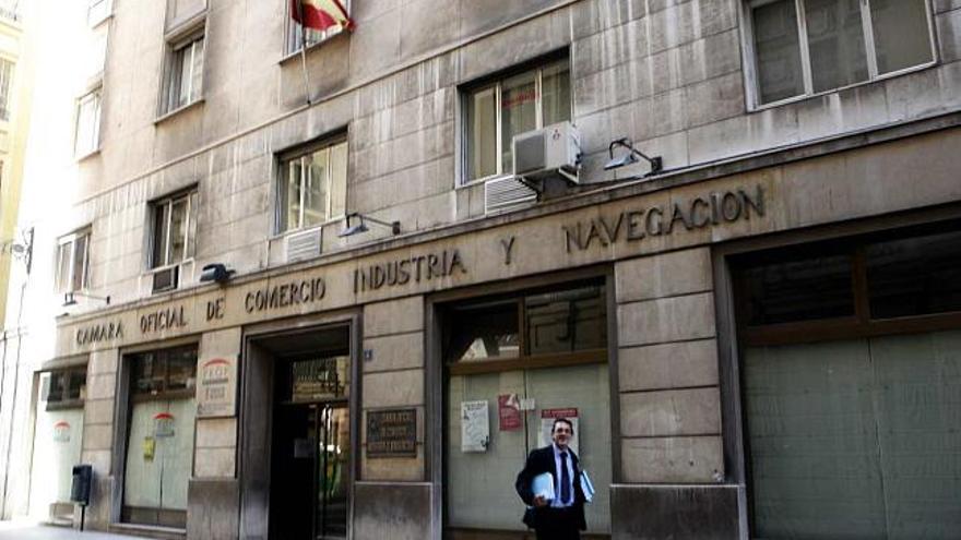 Imagen de la fachada del edificio que ha albergado la Cámara de Comercio y que va a ser reutilizado por el Ayuntamiento de Alicante